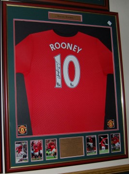 framed man united shirts