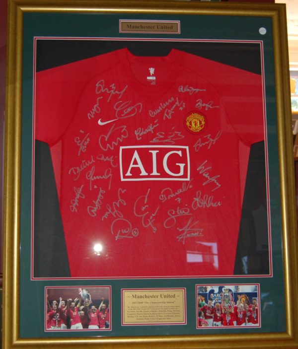 Manchester United 2007/08 Signed and Framed jersey