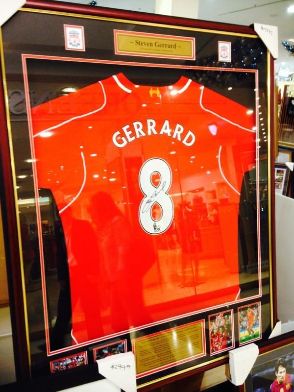 Steven Gerrard signed and framed Liverpool shirt