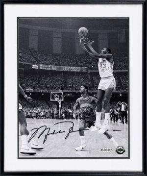 Michael Jordan signed 1982 NCAA Championship photo